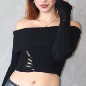 Klesis Off-Shoulder Black Sweater